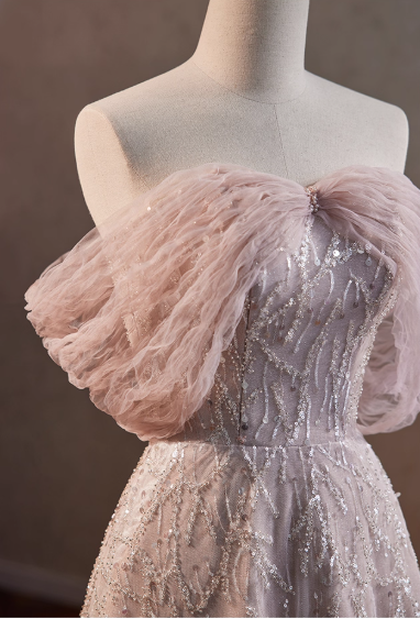 Elegantes, schulterfreies Tüll-Ballkleid mit Glitzerstickerei für Sweet 16 Quinceañera DP7500