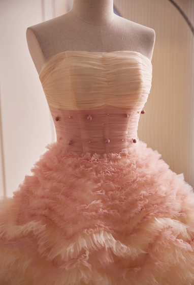 Elegantes, trägerloses Ballkleid aus rosa Ombré-Tüll mit Rüschen für Sweet 16 Quinceañera DP7505