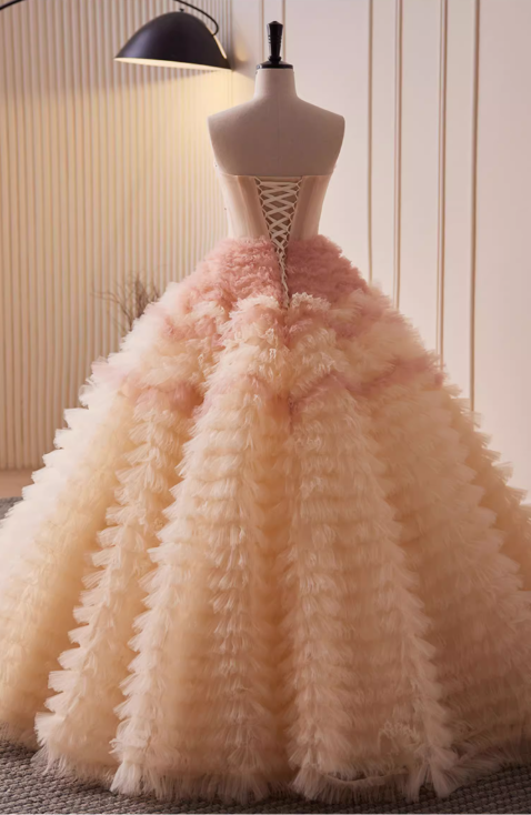 Elegantes, trägerloses Ballkleid aus rosa Ombré-Tüll mit Rüschen für Sweet 16 Quinceañera DP7505