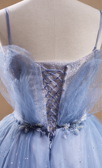 Elegantes hellblaues Glitzer-Tüll-Ballkleid mit Spaghettiträgern für Sweet 16 Quinceañera DP7508