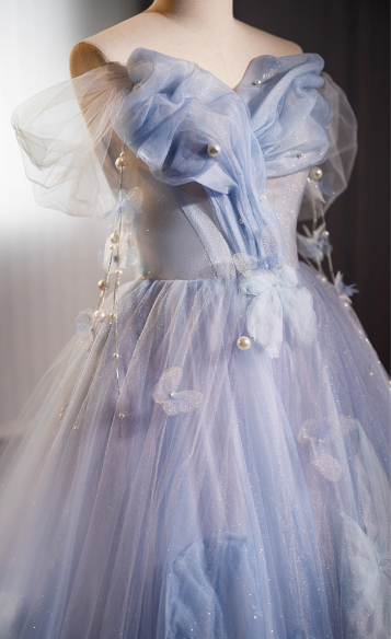 Elegantes hellblaues Tüll-Ballkleid mit schulterfreiem Ausschnitt, Schleife und 3D-Blumenmuster für Sweet 16 Quinceañera DP7510