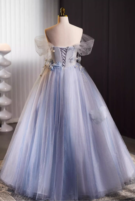 Elegantes hellblaues Tüll-Ballkleid mit schulterfreiem Ausschnitt, Schleife und 3D-Blumenmuster für Sweet 16 Quinceañera DP7510