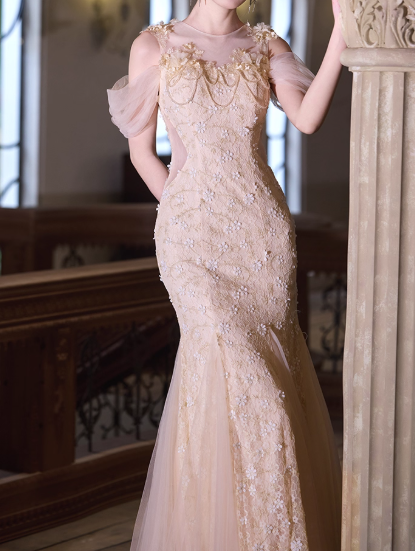 Glamouröses champagnerfarbenes Meerjungfrauen-Abendkleid aus Tüll mit 3D-Blumenstickerei und schulterfreiem Ausschnitt DP7521