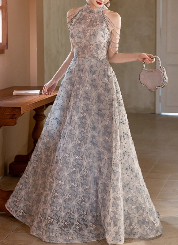 Elegantes hellblaues A-Linien-Abendkleid mit floraler Spitze, Neckholder und Kette DP7530