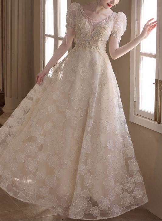 Robe de soirée élégante en dentelle florale appliquée, coupe trapèze, manches bouffantes, tulle, modèle DP7538