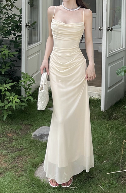 Vintage cremeweißes Satin-Maxikleid mit Spaghettiträgern, Raffungen und Etui-Schnitt, DP7562
