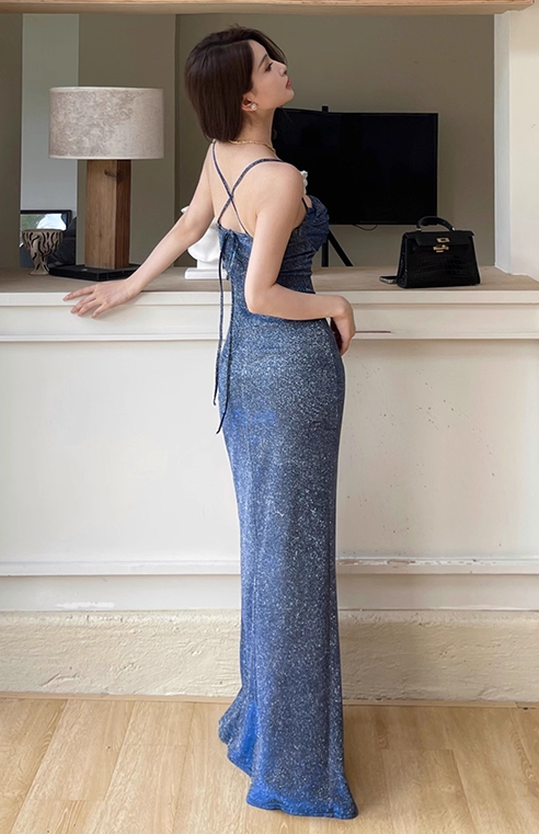 Vintage marineblaues Glitzer-Maxikleid mit Spaghettiträgern, Raffungen und hohem Schlitz, Etui-Schnitt, DP7563
