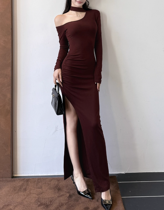 Vintage burgunderrotes, einseitig schulterfreies, langärmeliges, gerafftes Maxi-Abendkleid von Bodyco mit Schlitz, Modell DP7564