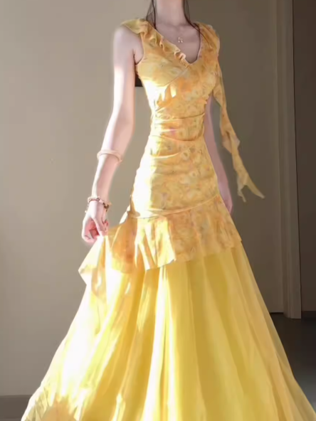 Vintage gelbes, ärmelloses Maxikleid mit Rüschen und Blumenmuster aus Chiffon, Abiballkleid DP7571