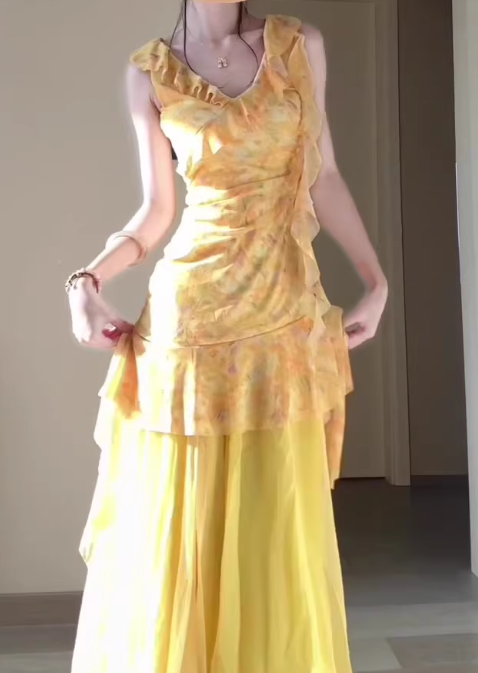 Vintage gelbes, ärmelloses Maxikleid mit Rüschen und Blumenmuster aus Chiffon, Abiballkleid DP7571