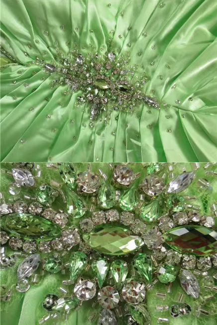 Elegantes hellgrünes trägerloses Abendkleid mit Perlenbesatz am Oberteil, Satin-Abendkleid DP7614