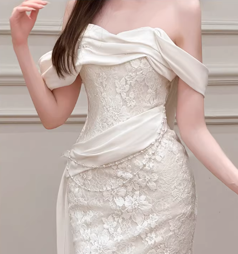 Robe de mariée sirène vintage en dentelle blanche à épaules dénudées DP7637