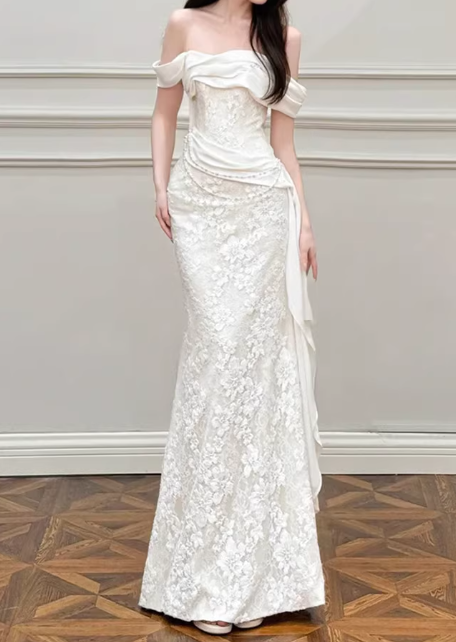 Robe de mariée sirène vintage en dentelle blanche à épaules dénudées DP7637