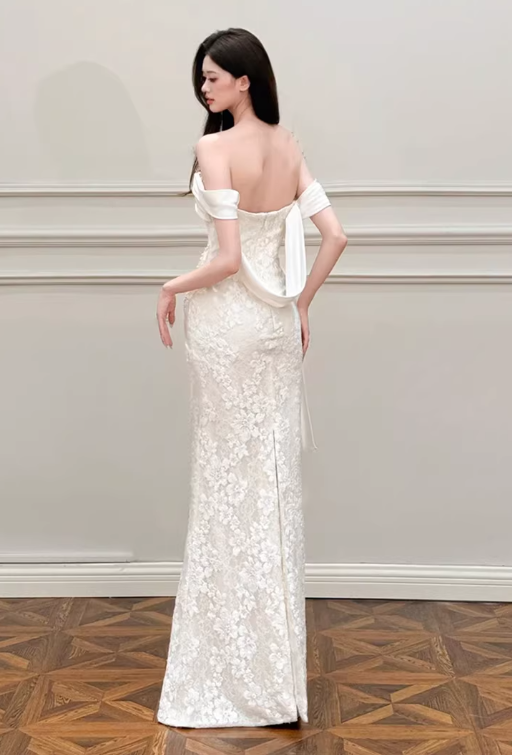 Robe de mariée sirène vintage en dentelle blanche à épaules dénudées DP7637