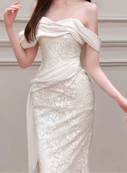 Robe de mariée sirène vintage en dentelle blanche à épaules dénudées DP7637
