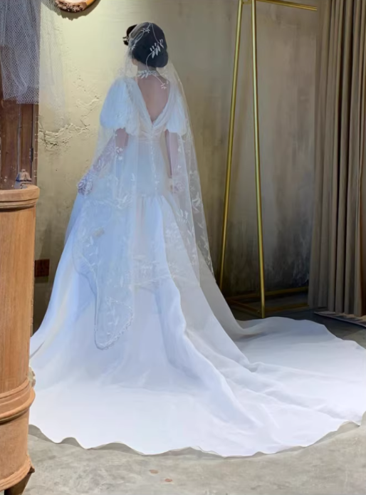 Elegant Vintage Ivory Puff Sleeves Lace Trim Sweeping Train Wedding Dress DP7676