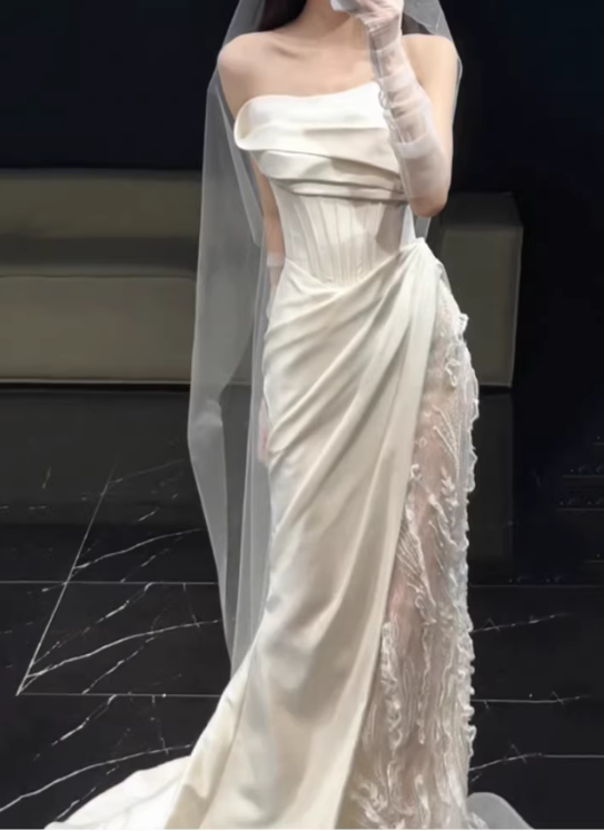 Elegant Ivory Satin Strapless Sheath with Chapel Train & Tulle Veil Wedding Dress DP7693