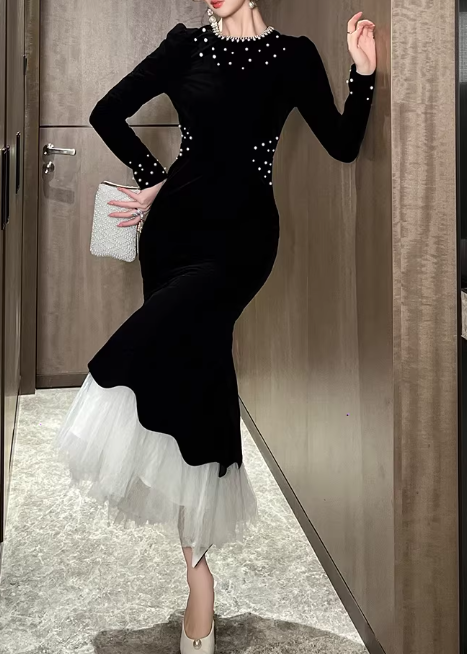 Elegantes schwarzes Samt-Abendkleid mit Perlenverzierungen, Meerjungfrauen-Stil, Tüllsaum, Ballkleid DP7698
