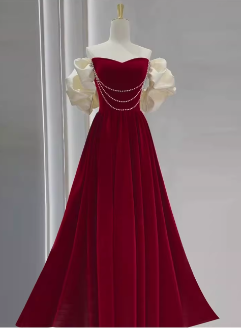 Vintage burgunderrotes Samtkleid mit schulterfreiem Ausschnitt, Perlenkette und Puffärmeln, Sweet 15 Quinceañera Ballkleid DP7713