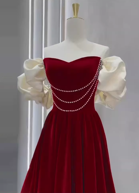 Vintage burgunderrotes Samtkleid mit schulterfreiem Ausschnitt, Perlenkette und Puffärmeln, Sweet 15 Quinceañera Ballkleid DP7713