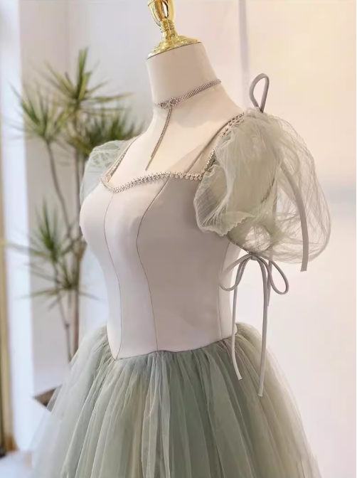 Elegantes, salbeigrünes Tüll-Abendkleid mit eckigem Ausschnitt, transparenten Puffärmeln und Brautjungfern-/Ballkleid DP7723
