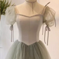 Elegantes, salbeigrünes Tüll-Abendkleid mit eckigem Ausschnitt, transparenten Puffärmeln und Brautjungfern-/Ballkleid DP7723