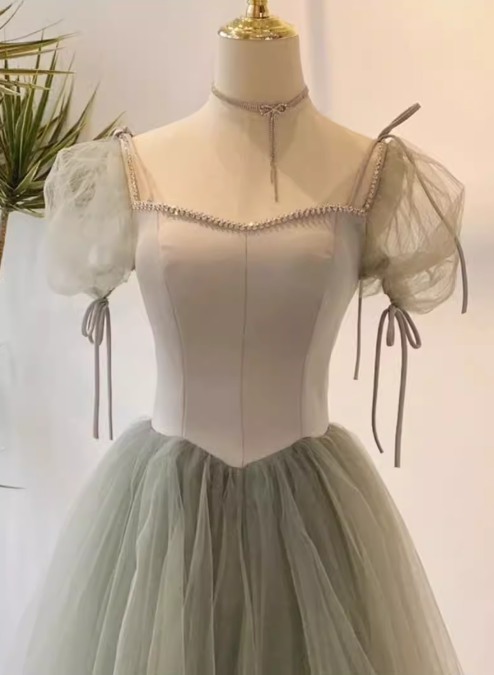 Elegantes, salbeigrünes Tüll-Abendkleid mit eckigem Ausschnitt, transparenten Puffärmeln und Brautjungfern-/Ballkleid DP7723
