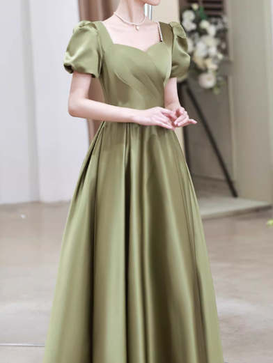Elegantes olivgrünes Brautjungfernkleid aus Satin mit eckigem Ausschnitt und Puffärmeln (Abendkleid) DP7726