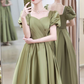 Elegantes olivgrünes Brautjungfernkleid aus Satin mit eckigem Ausschnitt und Puffärmeln (Abendkleid) DP7726