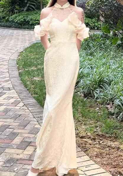 Elegantes cremefarbenes Meerjungfrauen-Abendkleid mit Neckholder und schulterfreien Puffärmeln, Ballkleid DP7729