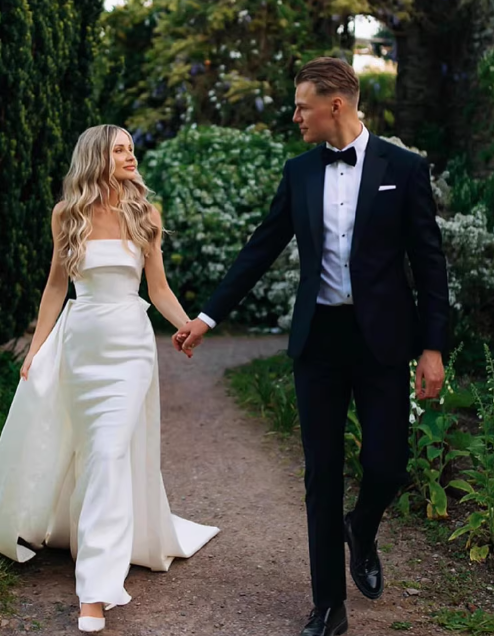 Vintage Ivory Strapless Sheath Satin Wedding Dress with Draped Detail & Sweep Train DP7761