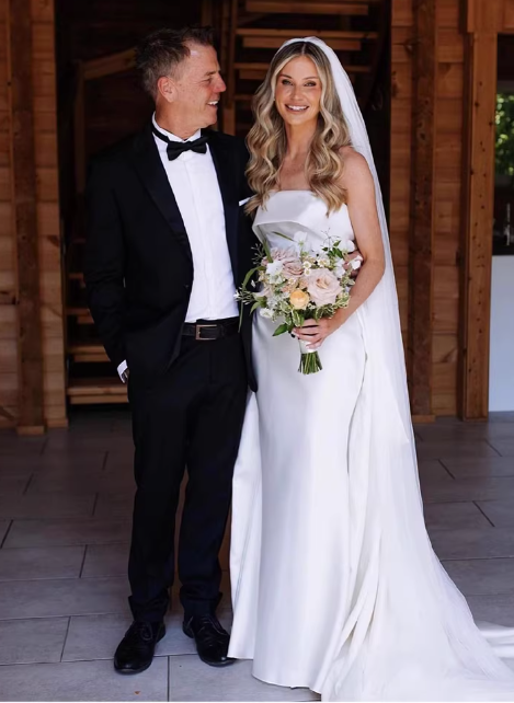 Vintage Ivory Strapless Sheath Satin Wedding Dress with Draped Detail & Sweep Train DP7761