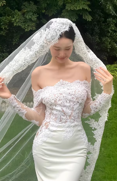 Vintage White Satin Mermaid Lace Long Sleeves Embroidered Veil Wedding Dress DP7752