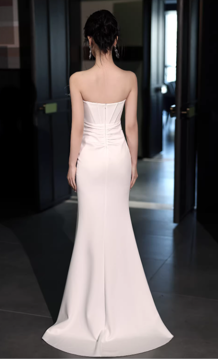 Vintage White Sparkle Halter-Neck Evening Gown Keyhole Cutout Mermaid Prom Dress DP7789