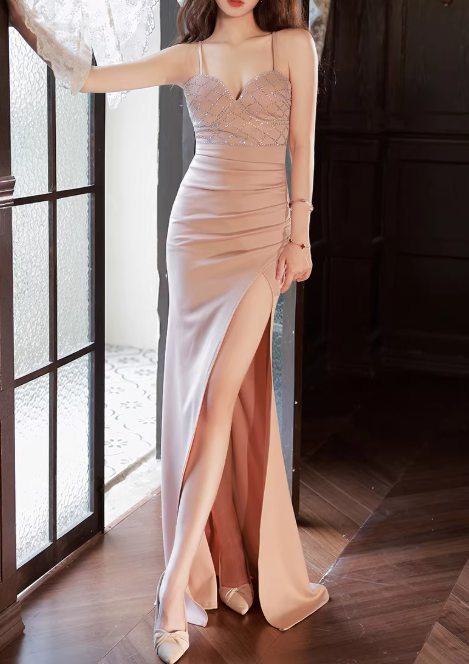 Vintage rosa Satin-Meerjungfrauenkleid mit Perlenbesatz, herzförmigem Ausschnitt und hohem Schlitz, Ballkleid DP7791