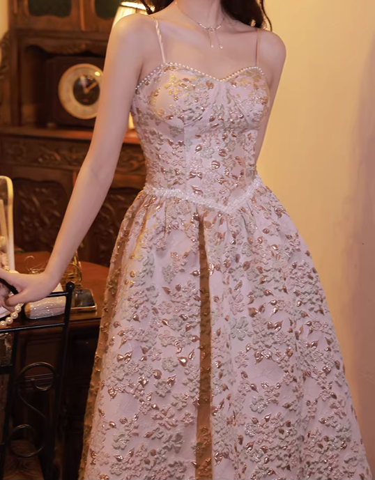 Elegantes rosa A-Linien-Cocktailkleid mit floraler Spitze und Spaghettiträgern, Midi-Abendkleid DP7802