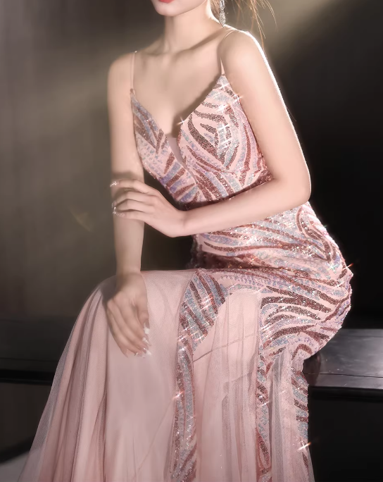 Glamouröses rosa Pailletten-Meerjungfrauen-Abendkleid mit Spaghettiträgern, V-Ausschnitt und Schleppe, Ballkleid DP7810