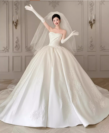 Vintage Ivory Strapless Satin Floral Embroidery Cathedral Veil Wedding Dress DP7831