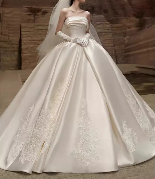 Vintage Ivory Strapless Lace Appliqué A-Line Satin Wedding Dress DP7834