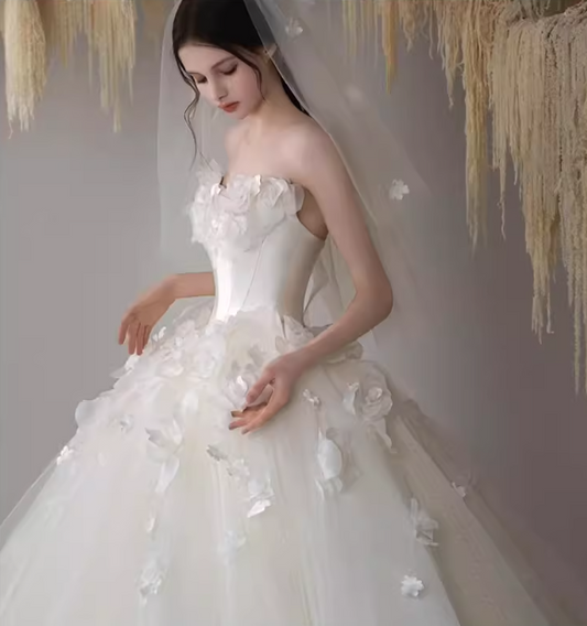Glamorous Strapless 3D Floral Applique Tulle Veil A-Line Wedding Dress DP7836