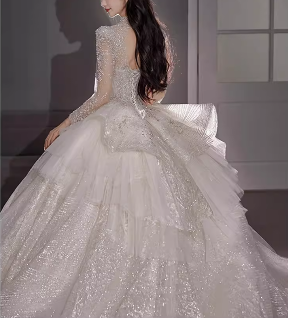 Vintage-Hochzeitskleid mit Pailletten, hohem Kragen, langen Ärmeln, Tüll, Rüschen und A-Linie DP7821