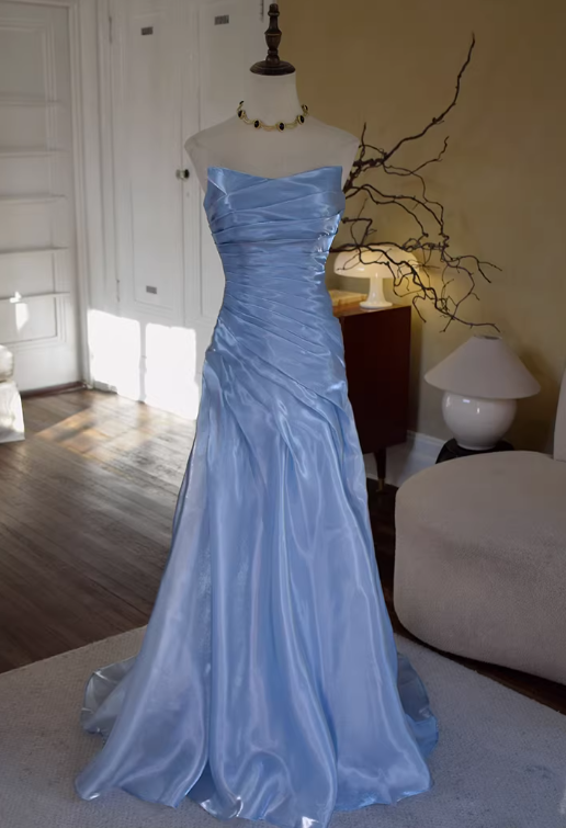 Robe de bal sirène bustier bleu poudré vintage en satin froncé avec traîne courte DP7840