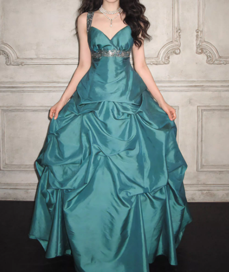 Elegant Emerald Green Straps Beaded Prom Dress Ruched Taffeta Sweet 15 Quinceanera Ball Gown DP7841