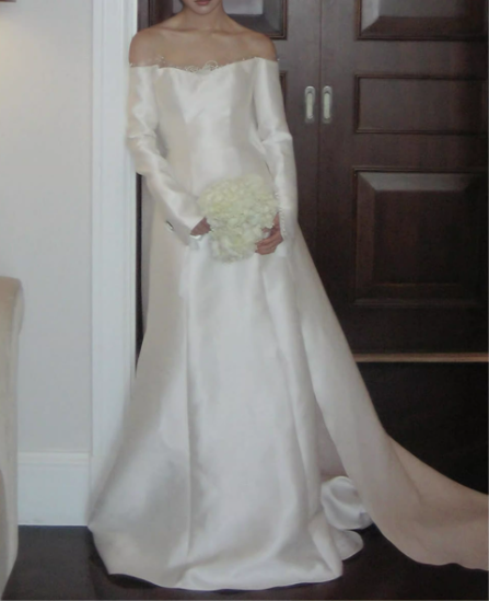 Vintage Satin A-Line Wedding Dress Off-the-Shoulder Long Sleeve Bridal Gown with Chapel Train DP7848