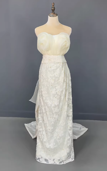 Vintage Ivory 3D Floral Wedding Dress – Strapless Sheath Bridal Gown with Chapel Train DP7851