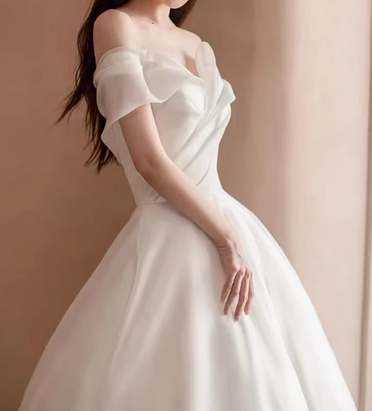 Vintage Off-the-Shoulder Pleated Bodice Organza Ball Gown – Romantic Princess Wedding Dress with Chapel Train DP7855