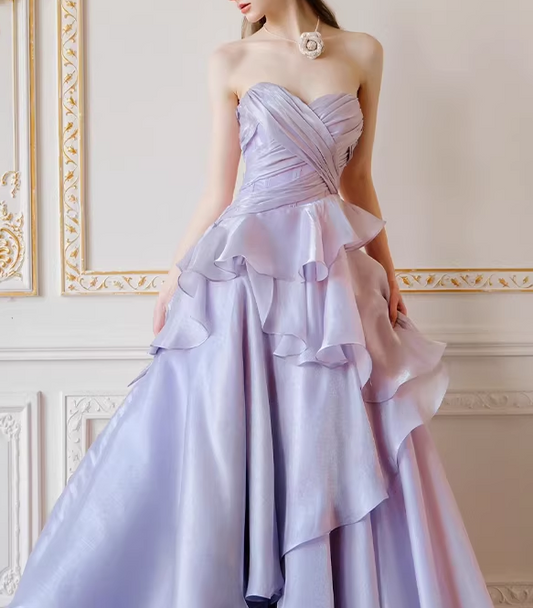 Romantisches, lilafarbenes Ballkleid mit Herzausschnitt, Rüschen, trägerlos, Sweet 15, Quinceañera-Ballkleid DP7859