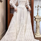 Robe de mariée trapèze en dentelle à manches longues d'inspiration vintage avec traîne cathédrale DP7860