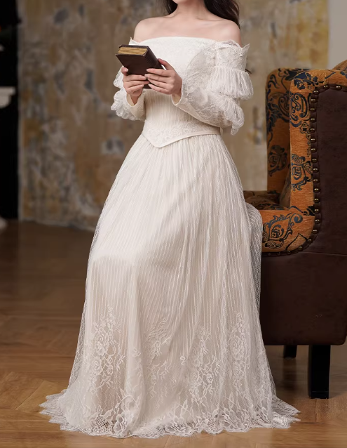 Robe de mariée vintage en dentelle à épaules dénudées et manches bouffantes DP7862