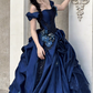 Robe de bal élégante bleu marine à épaules dénudées, ornée d'appliqués floraux et de volants en tulle, idéale pour une fête de 15 ans (Quinceañera) DP7879